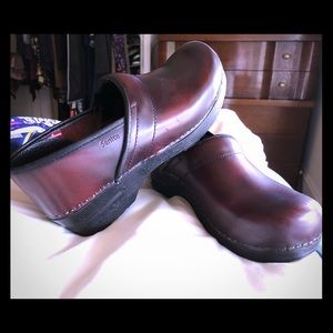 Sanita Women’s Clogs | size 10